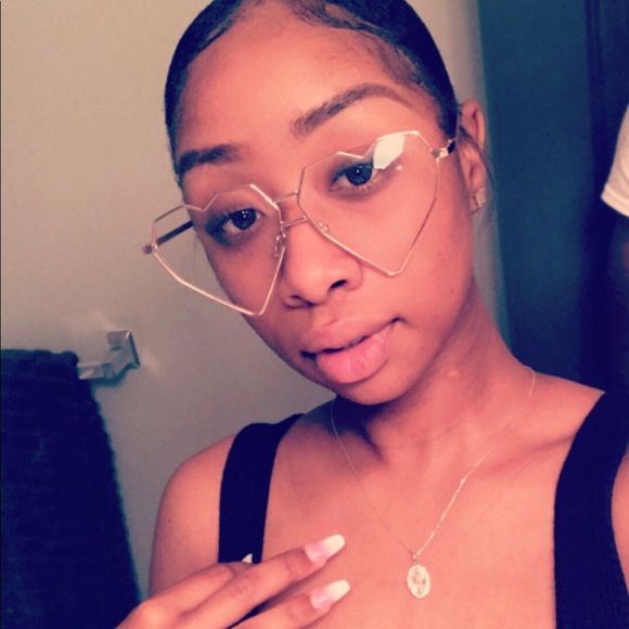 Meet your Posher, Nae - Picture 1 of 1